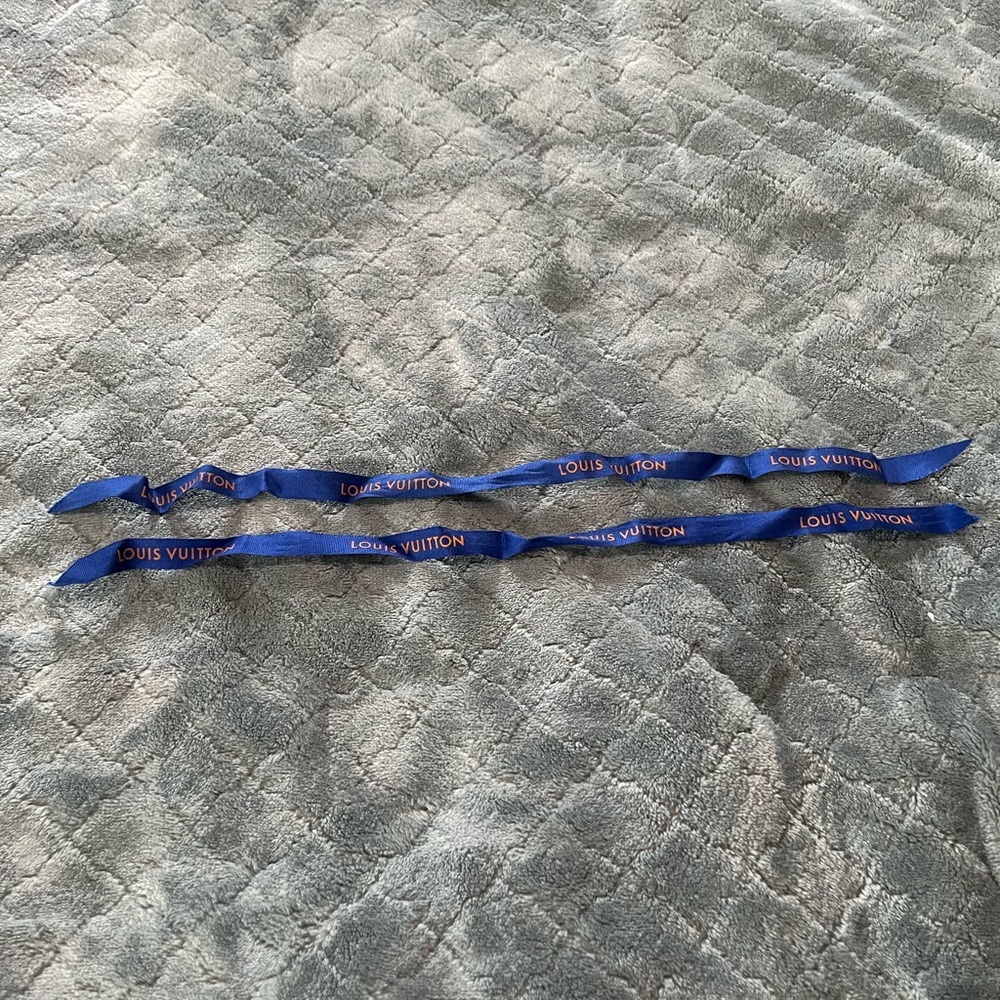 Louis Vuitton Blue‎ Ribbon Set